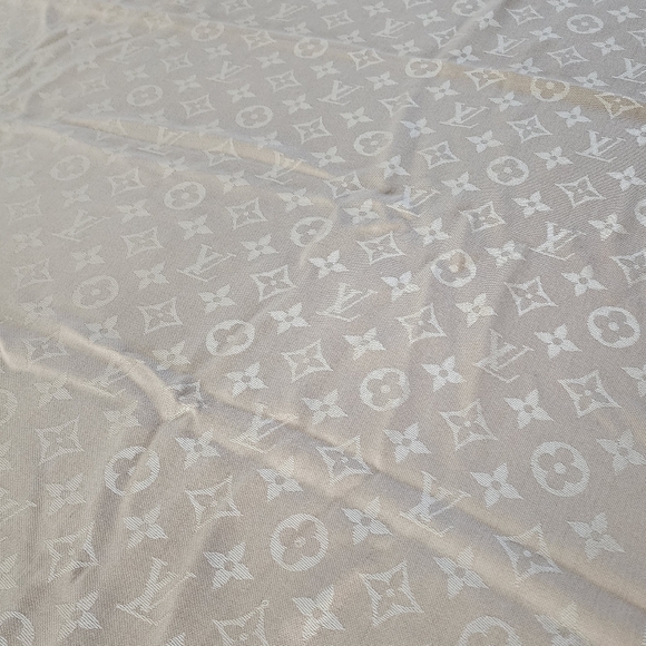 Auth Louis Vuitton Biege/Cream Monogram Stole Shawl - Picture 9 of 10